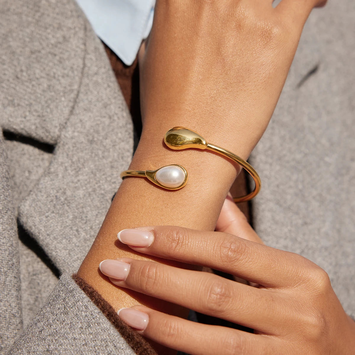Resin Stone Spring Opening Bracelet