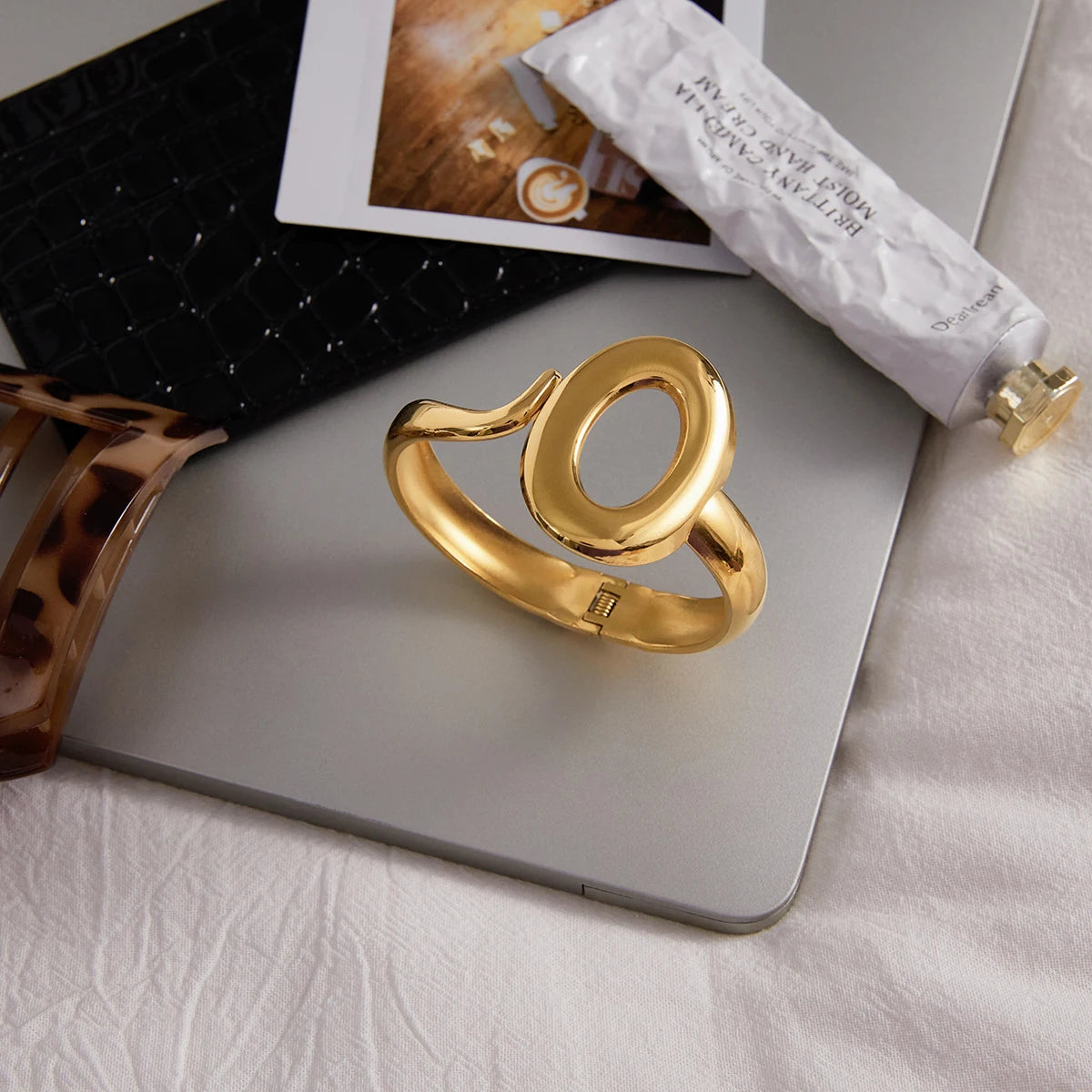 Kika Minimalist Line Asymmetric Engraved O-shaped Hollow Spring Opening Bracelet 18K PVD Stainless Steel