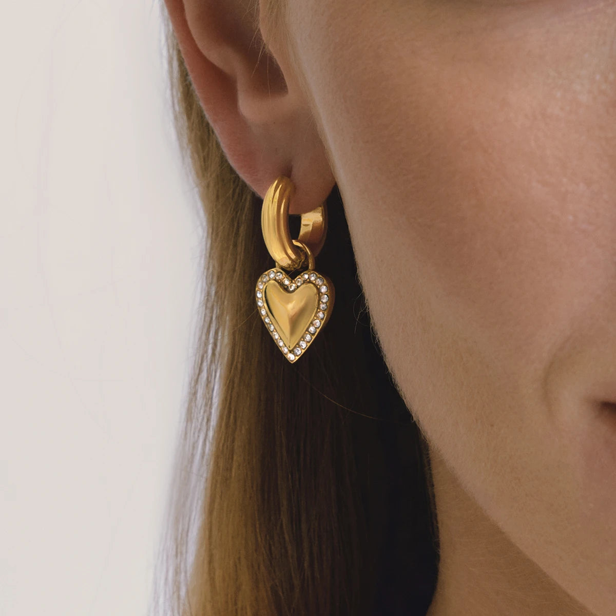 Delicate Heart-Shaped Pendant Earring With White Rhinestones