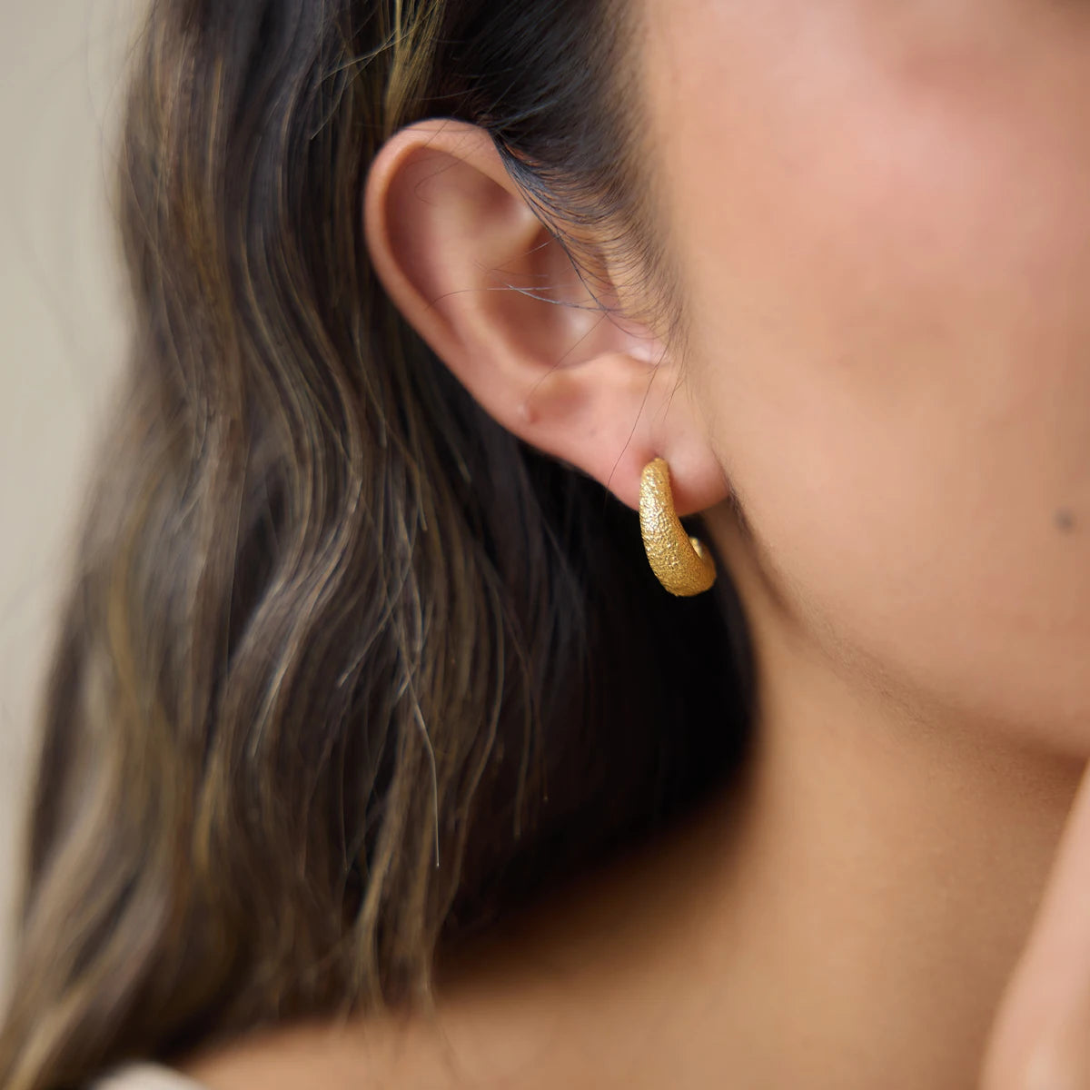 KIKA Delicate Gold Color C-Shaped Hammer Patterned Earrings  PVD Plated Stainless Steel 316L