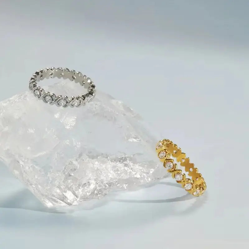 Kika Delicate Round Zircon X-Crossed Ring 18K PVD Gold Plated Stainless Steel Rings