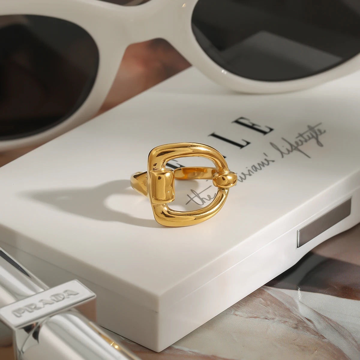 KIKA Minimalist Ring Classy Oval Knot Ring  Stainless steel 316L PVD Plated