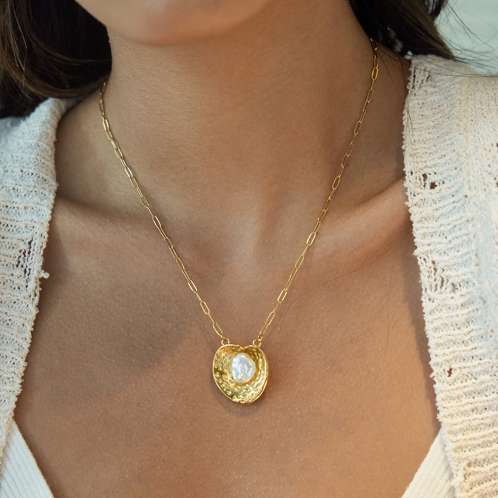 Kika Elegant Pearl Geometric Pendant Necklace