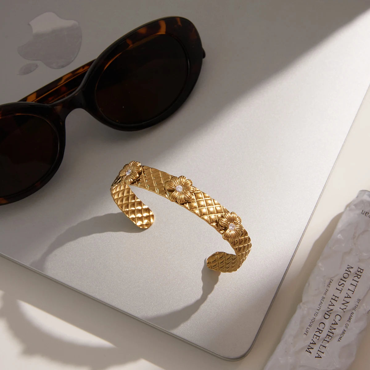 KIKA Classic Daisy Flower Bracelet With White Zircon Accents Jewelry Set For Women Gold Plated Stainless Steel Layered Jewelry