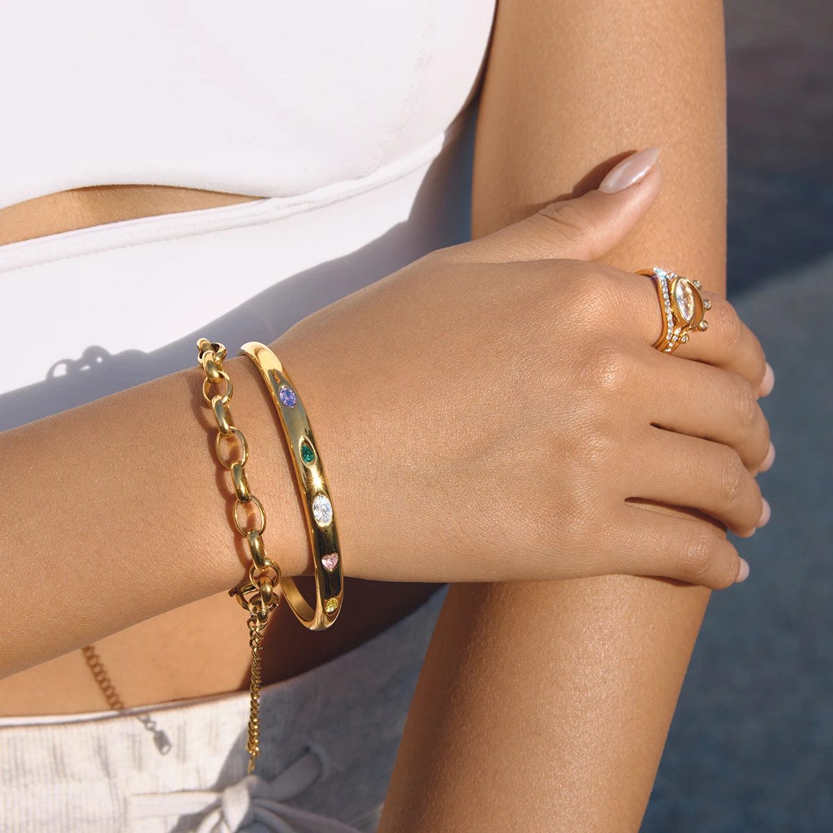 KIKA Classic Shiny Circle White Colored Zircons Open Bracelet For Women 18K PVD Gold Plated Stainless Steel Bracelets