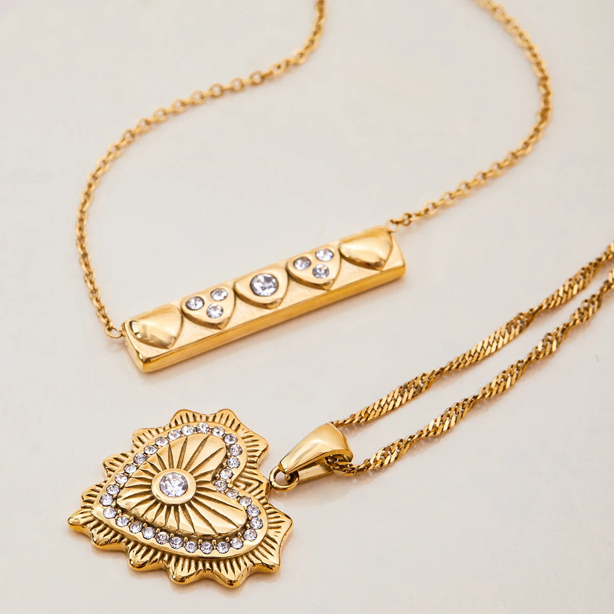 Kika Simple Classic  Stainless Steel Rhinestone Ribbed Love Pendant Necklace