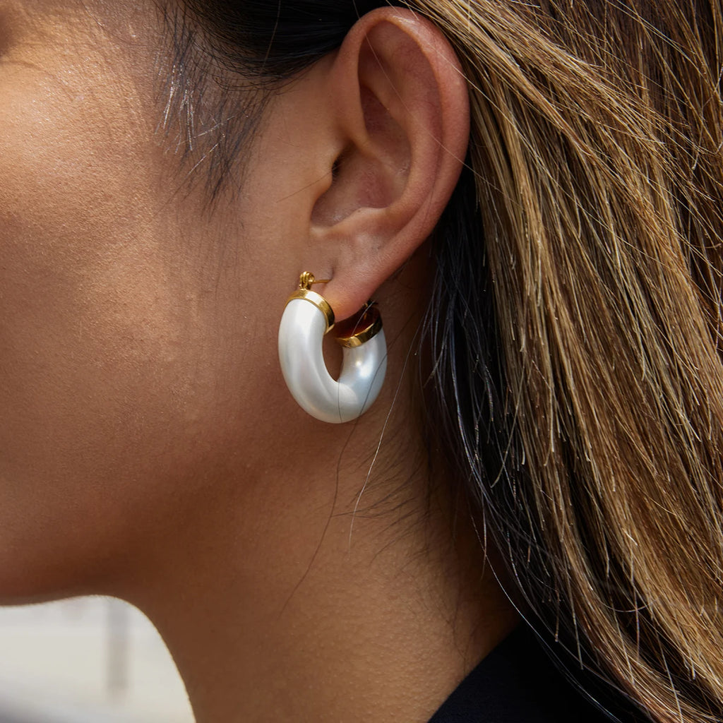 White Resin Pearl Smooth Earring Hypoallergenic Waterproof Stainless Steel