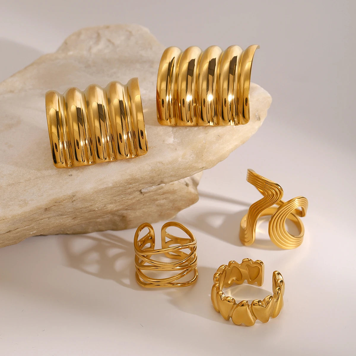 Kika 5PCS Textured Earrings Heart-Shaped Linear Stacked Rings Gold Color Clothing Matching