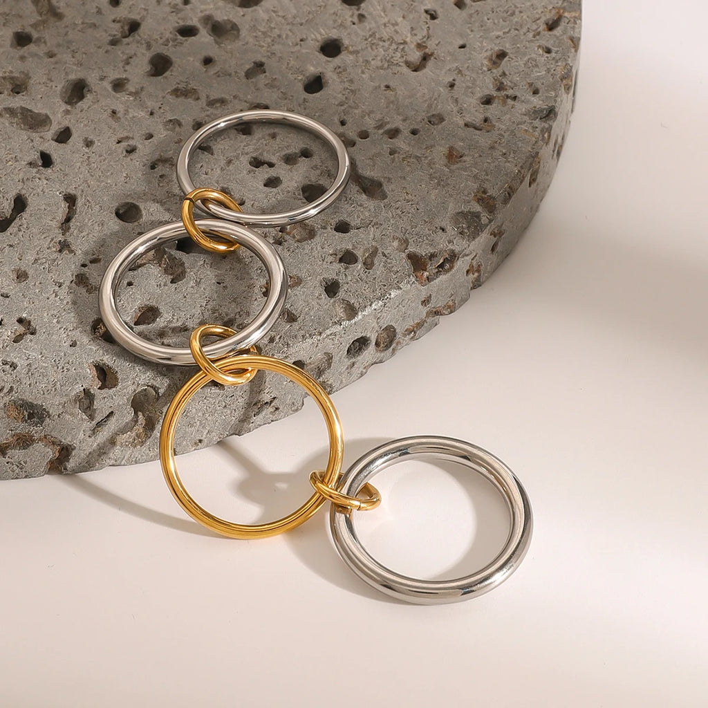 Linking rings interlocking