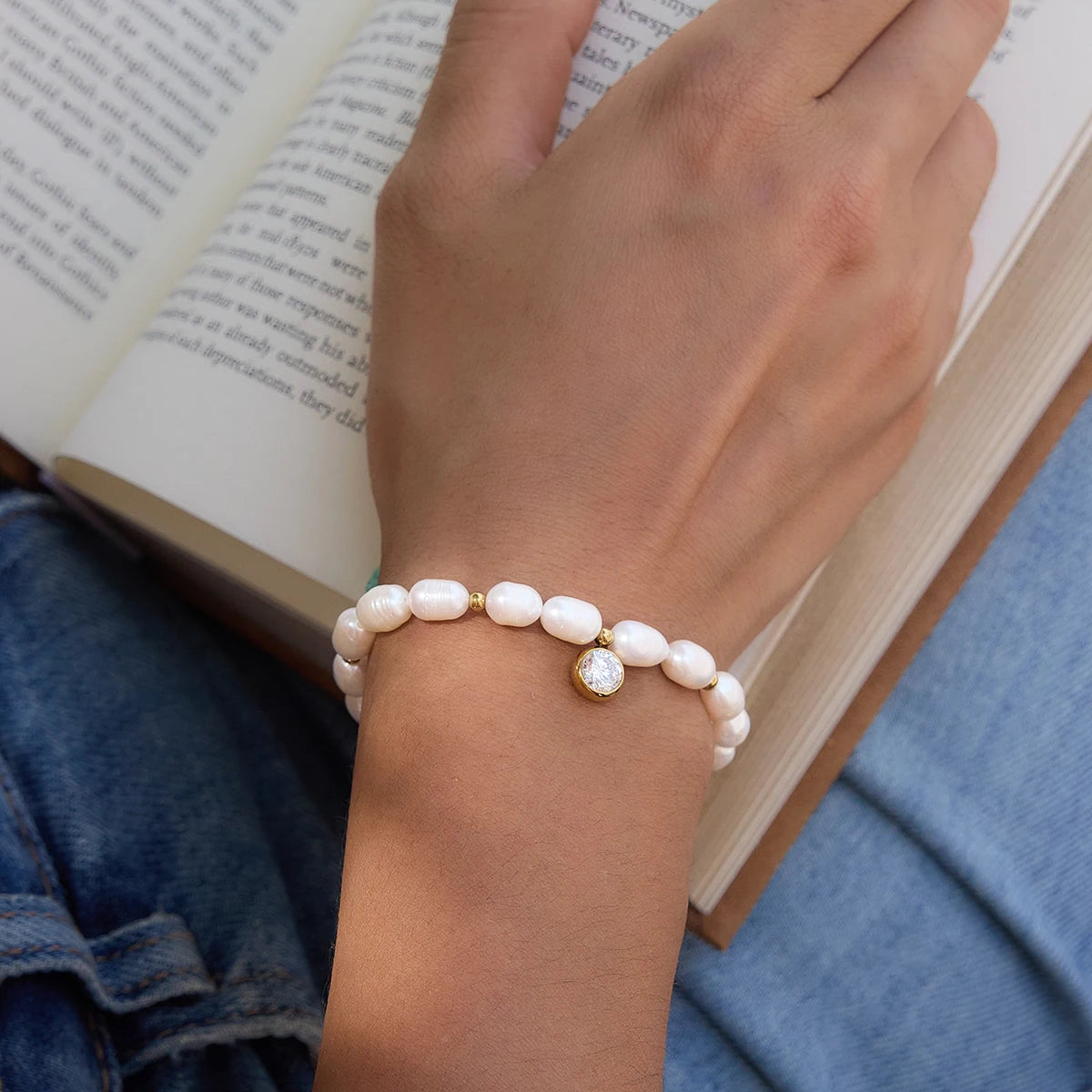 Kika Elegant Freshwater Pearl Chain Round Zircon Charm Bracelet