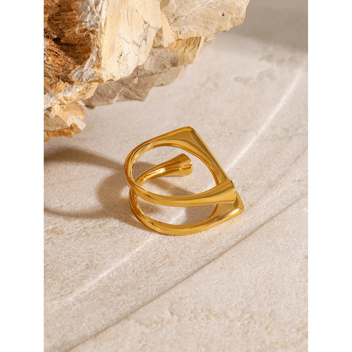 Kika Design Stainless Steel Whirl rhinestone Spotlight Ring