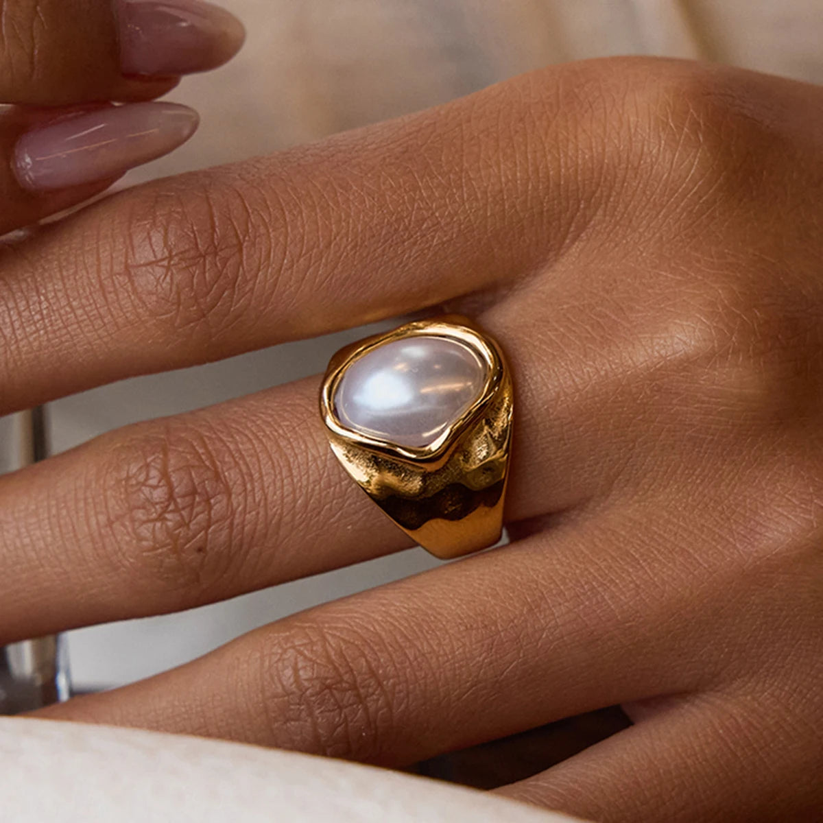 Kika Simple Classic 18K Gold Color Plated Stainless Steel Acrylic Pearl Pattern Ring