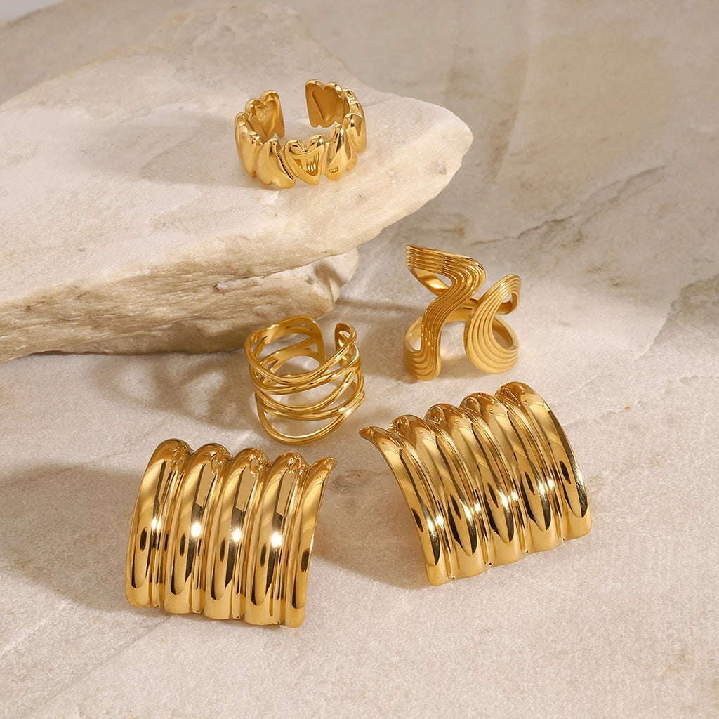 Kika 5PCS Textured Earrings Heart-Shaped Linear Stacked Rings Gold Color Clothing Matching