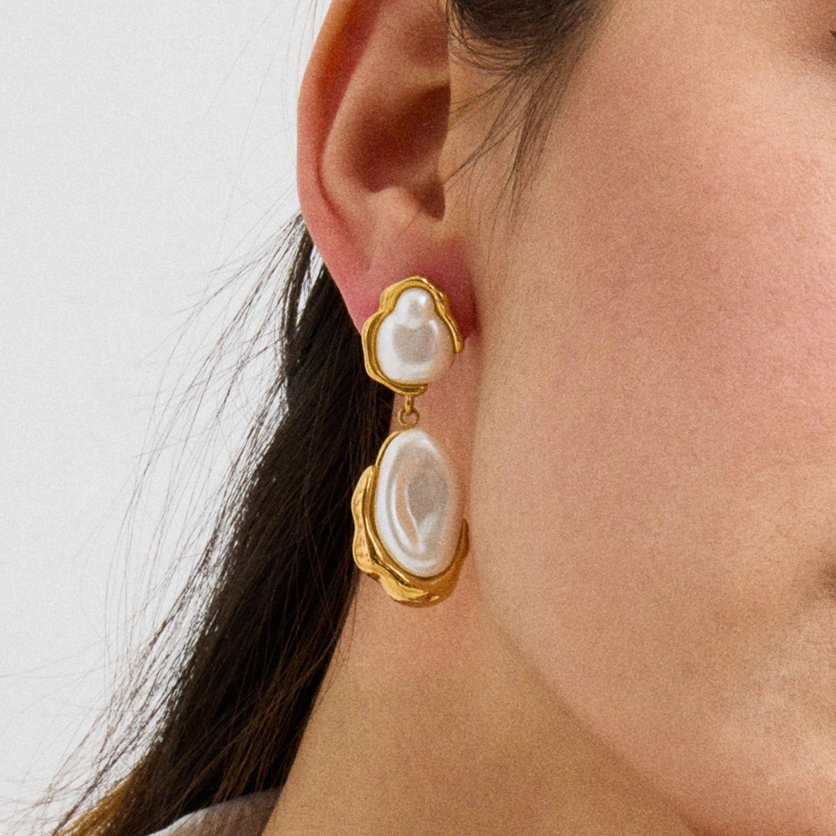 Kika Minimalist Geometric Irregular Pearl Ear studs