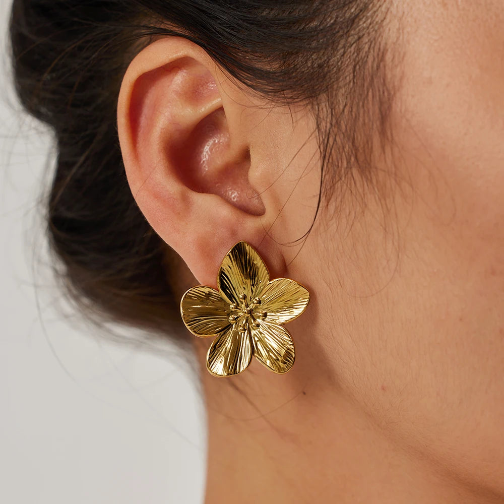 KIKA Vintage Flower Conch Square Wave Texture Earrings