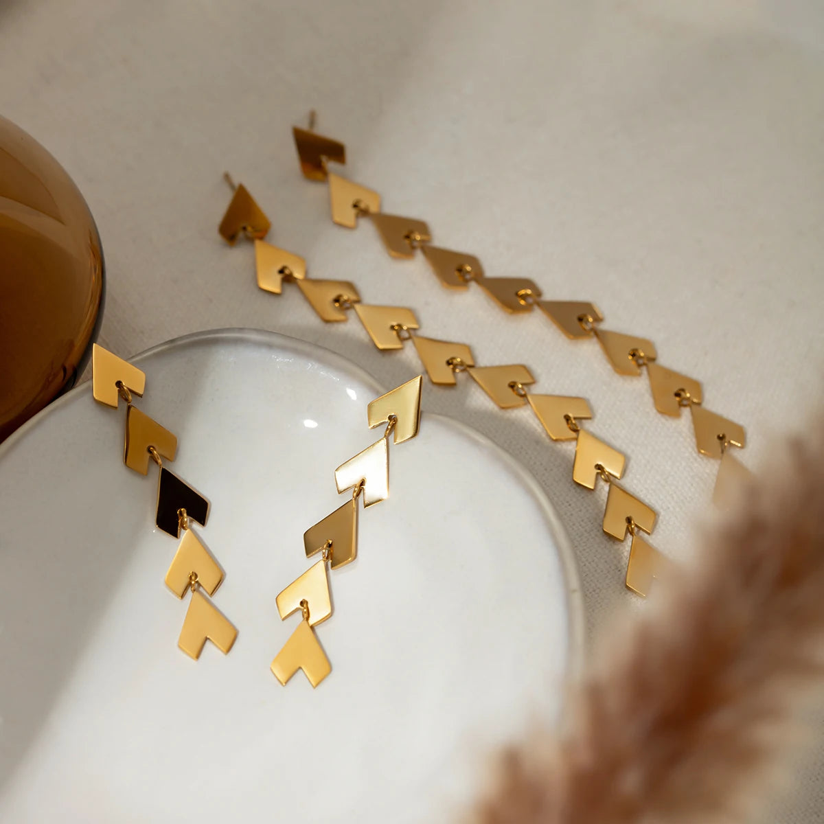 Kika Timeless Easygoing Arrowhead Motifs Tassel Hanging Earrings