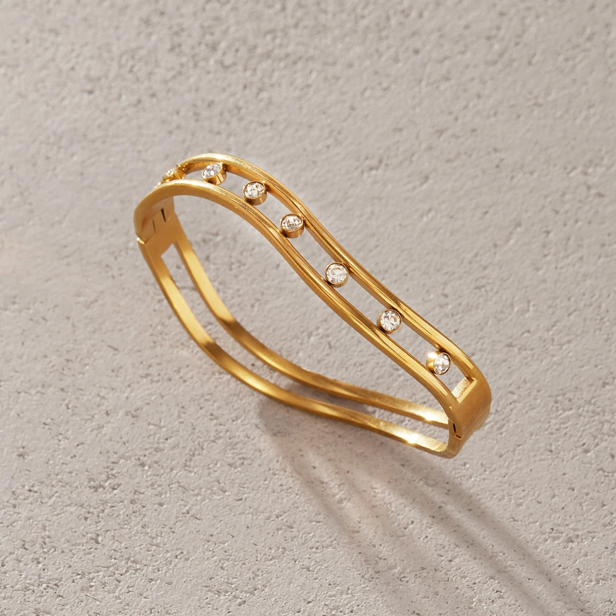 KIKA Round Crystal Wave Shape Openable Bracelet PVD 18K Gold Plated Stainless Steel 316Ly