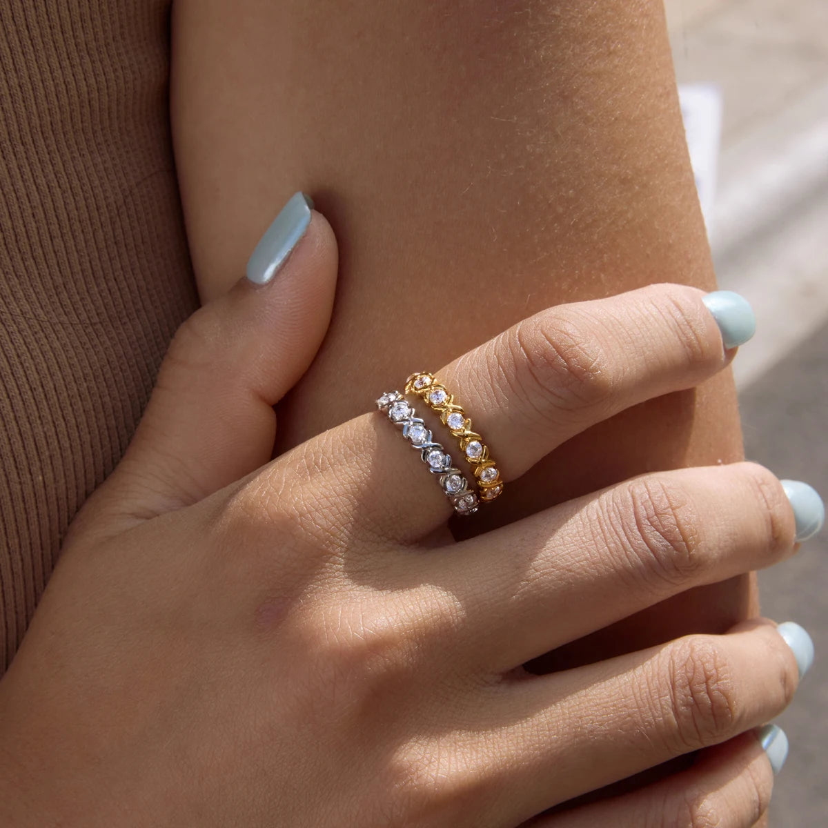 Kika Delicate Round Zircon X-Crossed Ring 18K PVD Gold Plated Stainless Steel Rings