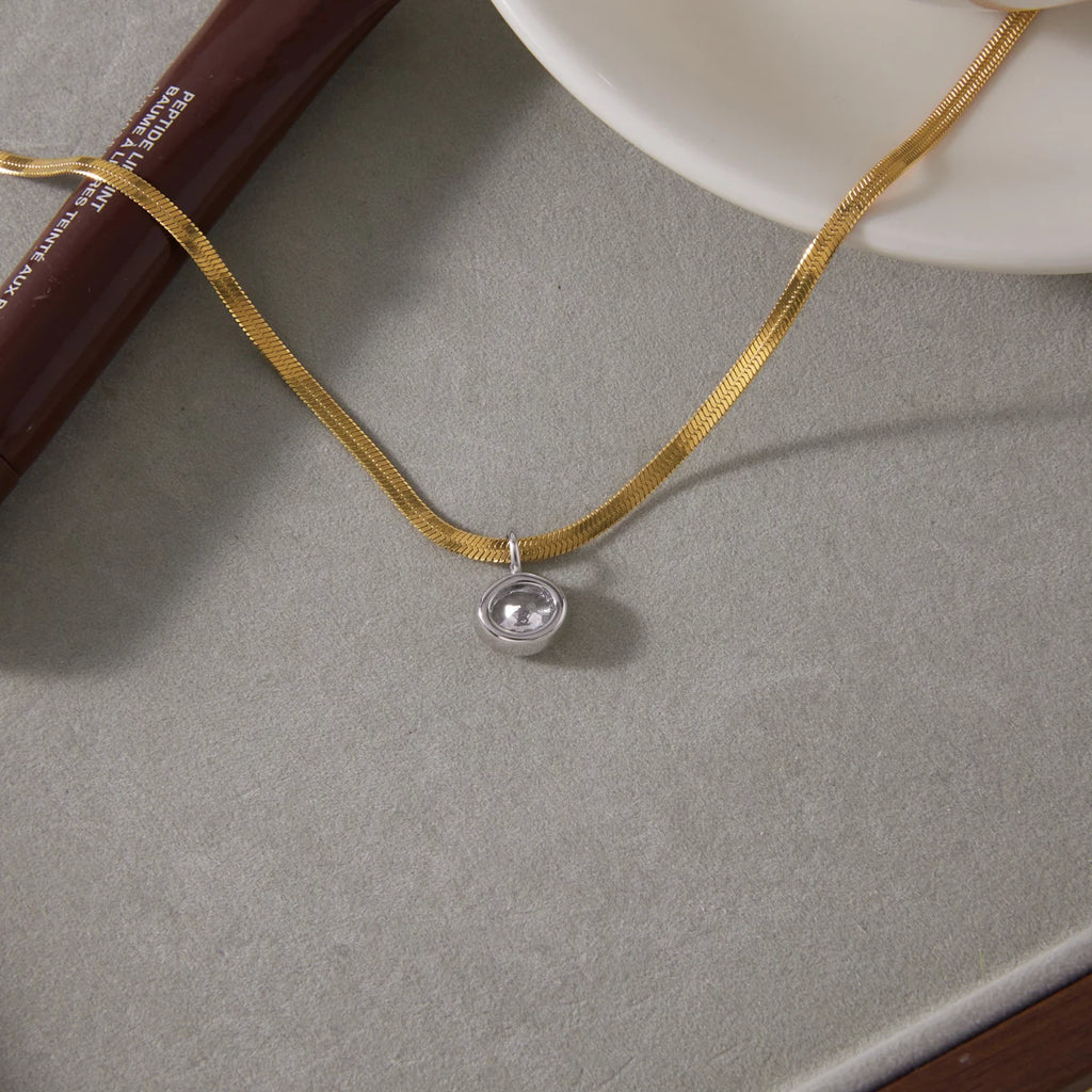 Kika Classic Oval Zircon Pendant Necklace