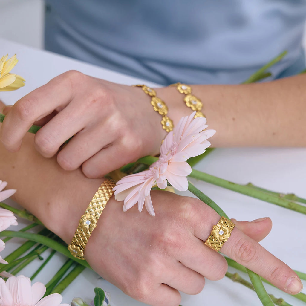 KIKA Classic Daisy Flower Bracelet With White Zircon Accents Jewelry Set For Women Gold Plated Stainless Steel Layered Jewelry