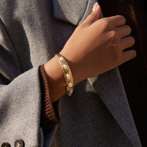 Classic Wide Hammer Patterned Imitation Pearl Opening Bracelet