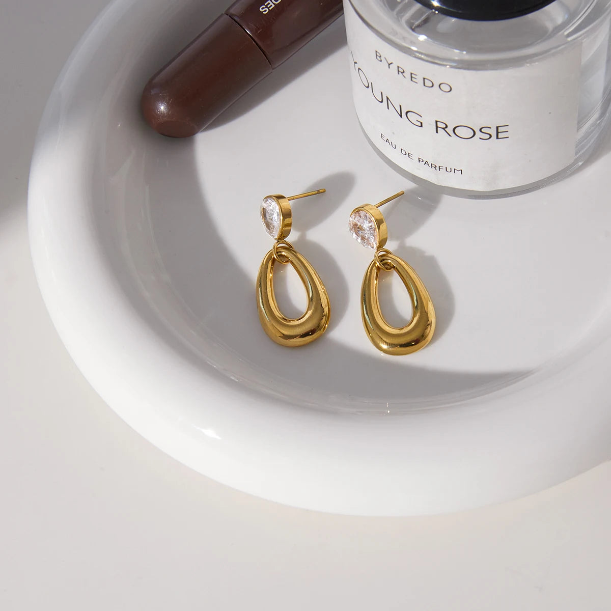 Kika Water Drop Shaped Hollow Pendant Earrings
