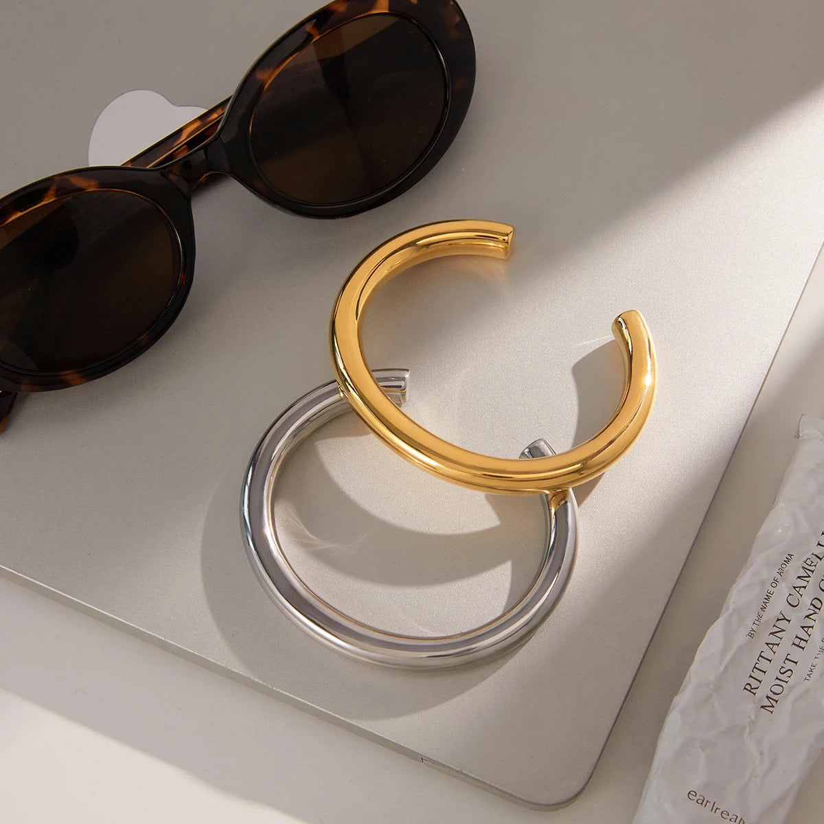 KIKA Minimalist Round Bracelet PVD Plated Stainless Steel 316L