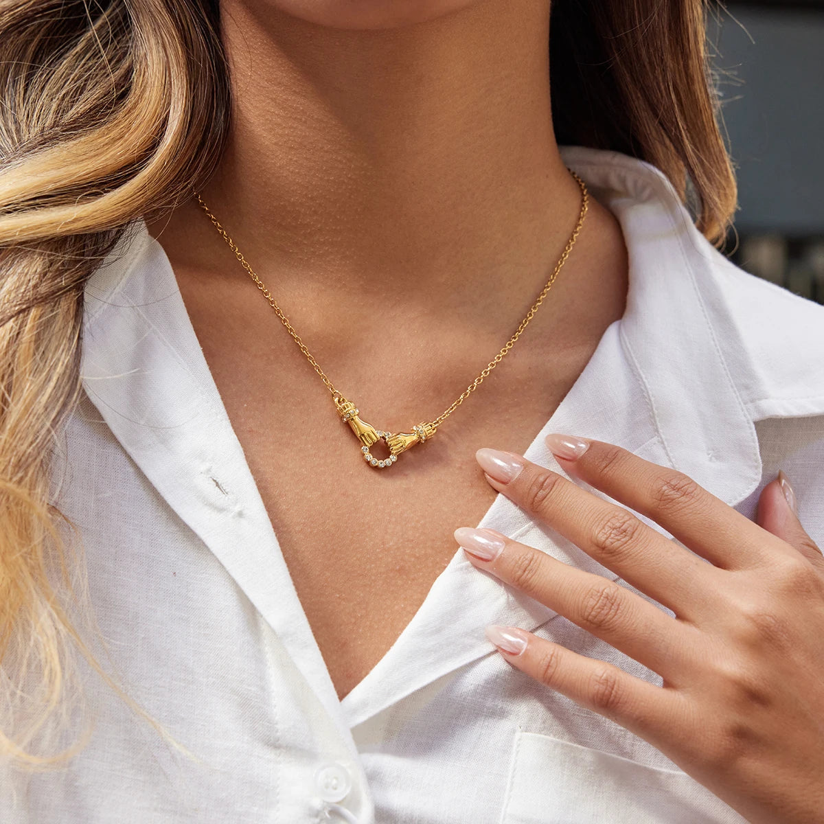kika White Rhinestone Friendship Hand Shape Round Hollow Out Necklace