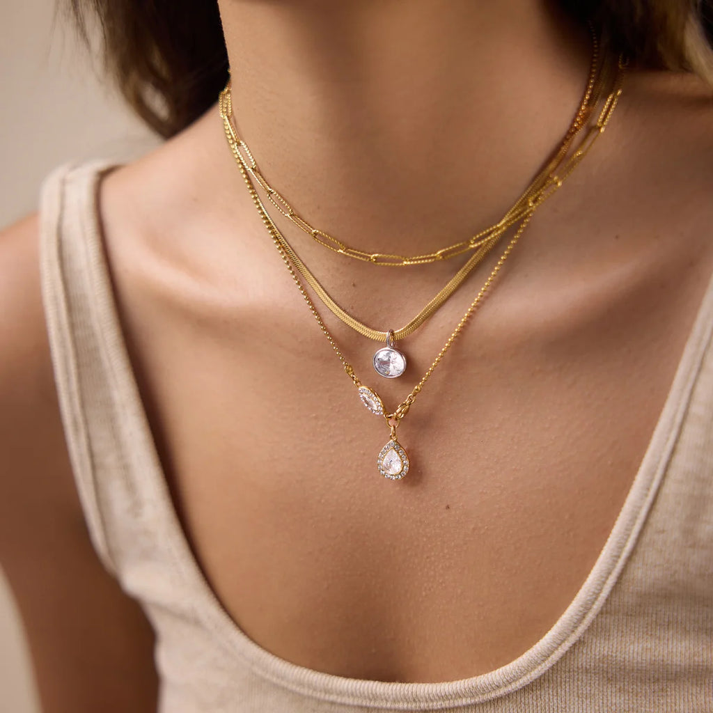 Kika Classic Oval Zircon Pendant Necklace