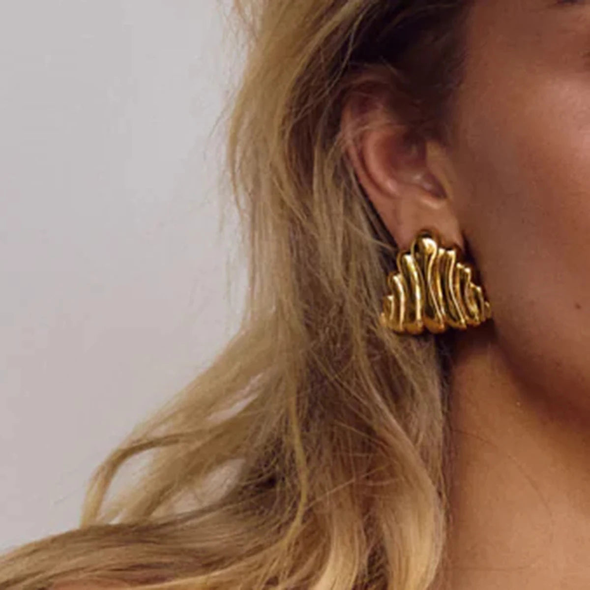 Kika Minimalist Smooth Wave Pattern Geometric Earrings