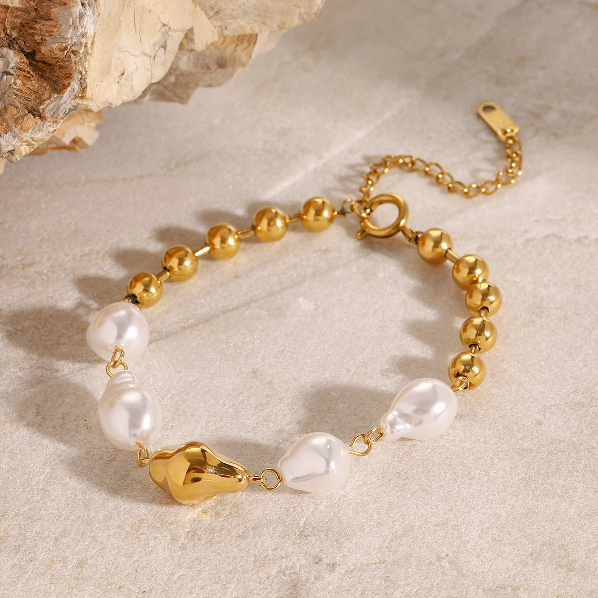 Kika Minimalist Dainty Pearl Bracelet