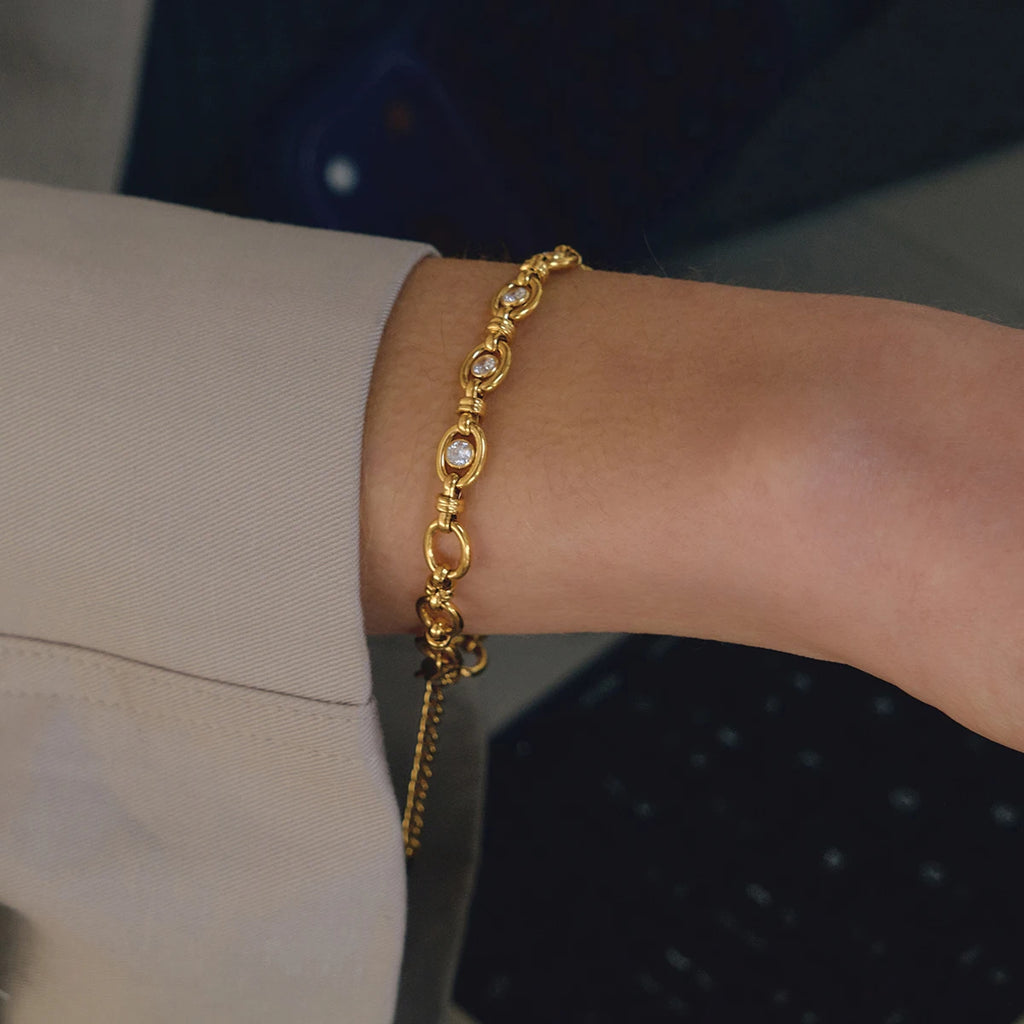Classic White Zircon Geometric Hollow-Out Chain Bracelet