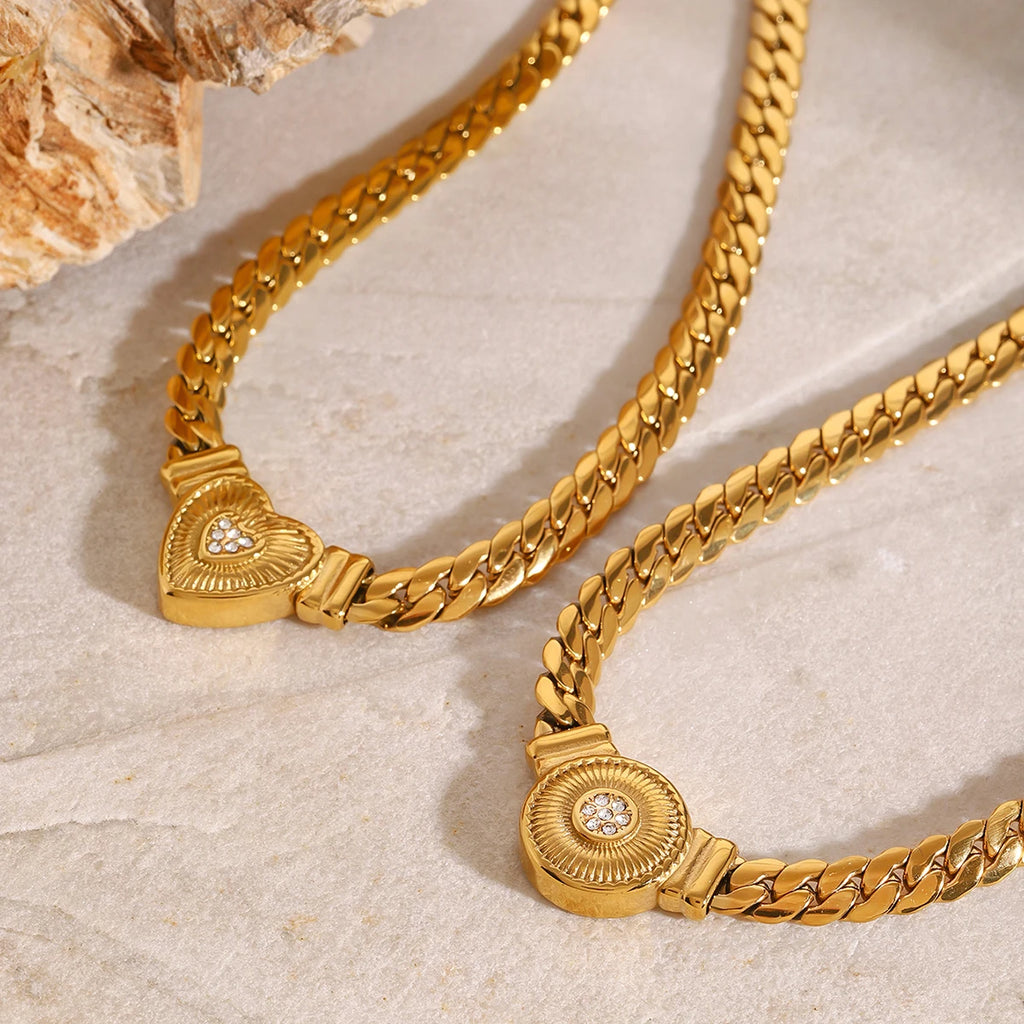 Retro Ribbed Round Pendant Necklace