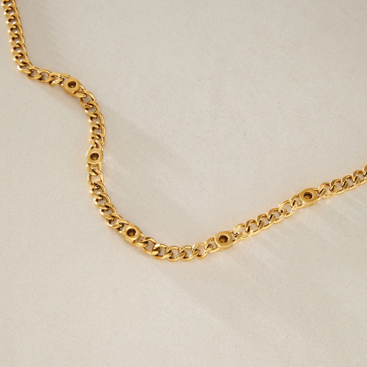 KIKA Minimalist Crystal Chunky Chain Necklace For Women Classic 18K Gold PVD Plated Stainless Steel Necklace Fashion Jewelry
