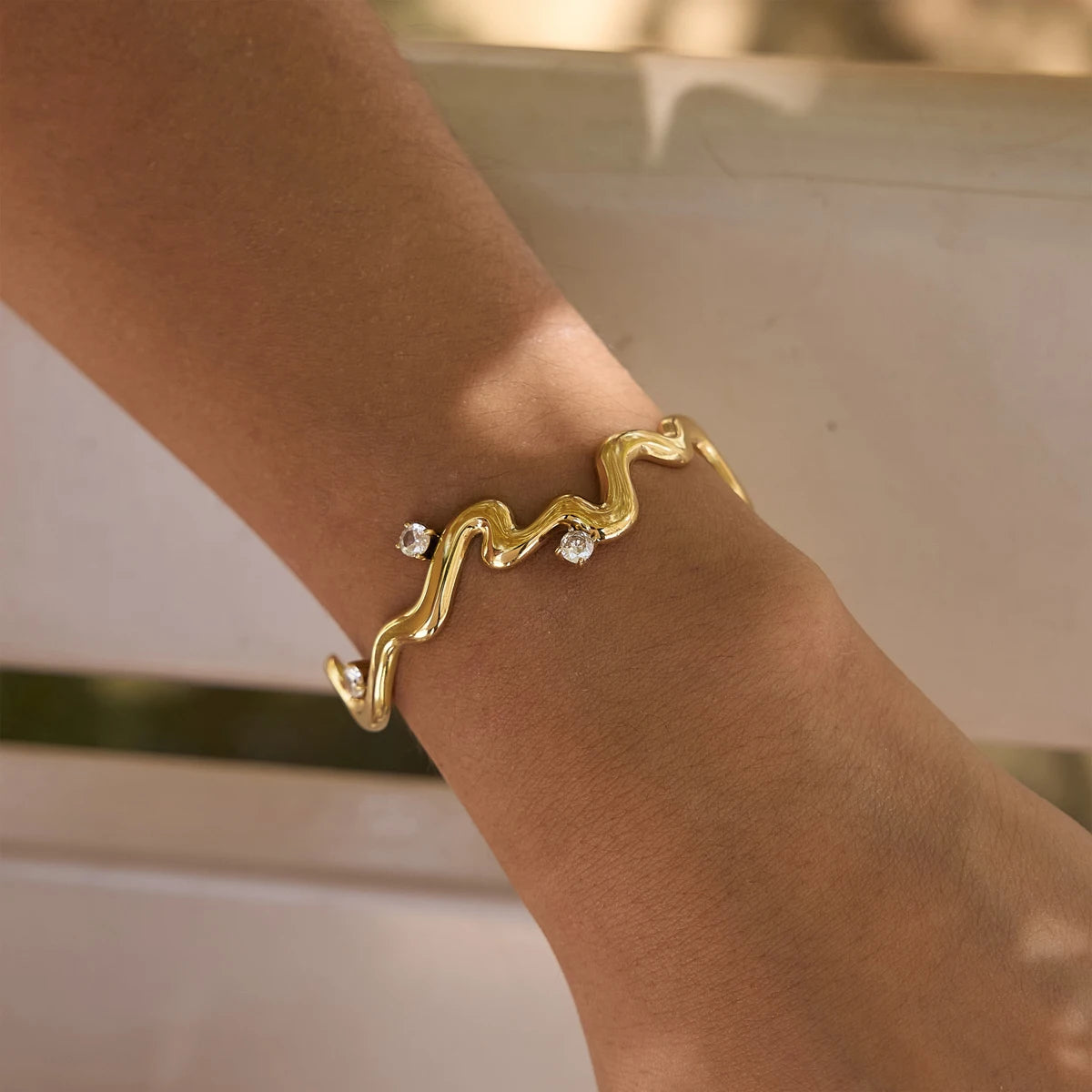 Kika Round Zircon Wave Shape Cuff Bracelet