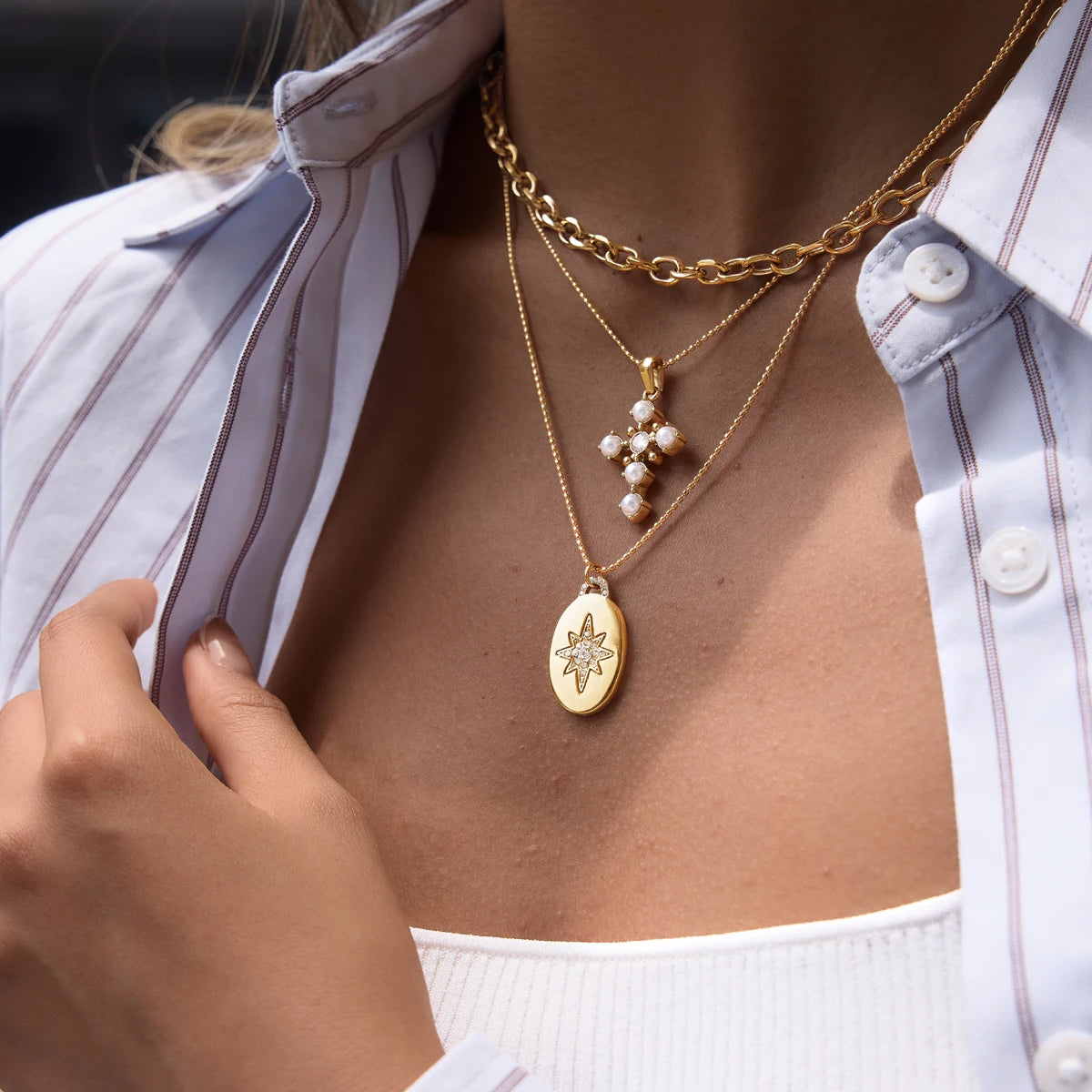 Kika Crystal Star Oval Pendant Necklace Minimalist 18K Gold PVD Plated Stainless Steel 316L