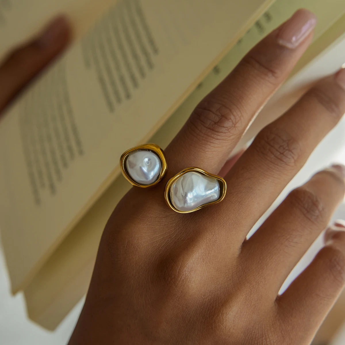 KIKA Simple and Elegant 18K Gold Color PVD Plated Stainless Steel 316L Baroque Shaped Pearl Asymmetric Ring Stackable Pearl