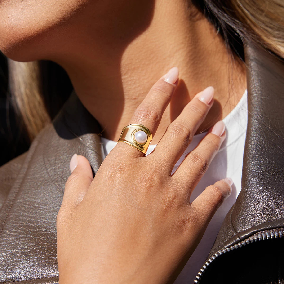 Kika classic Acrylic Pearl Wide-band Opening Ring