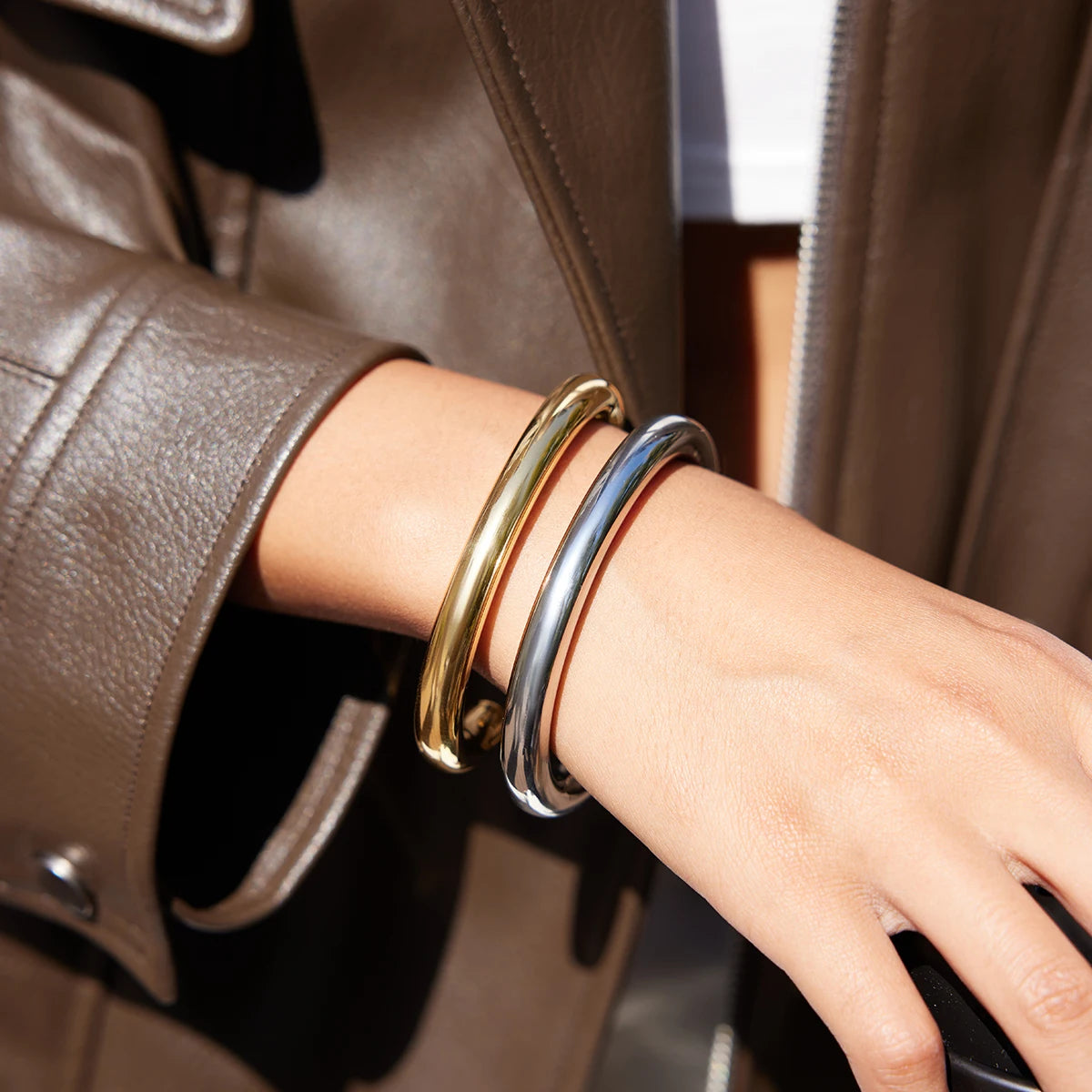 KIKA Minimalist Round Bracelet PVD Plated Stainless Steel 316L