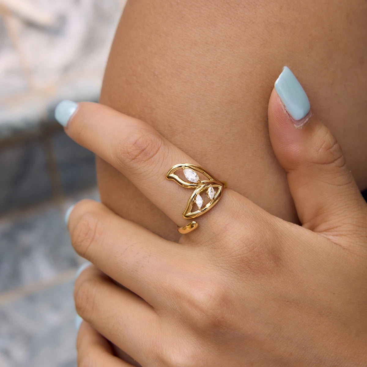Kika Delicate Fish Tail With White Zircon Opening Ring