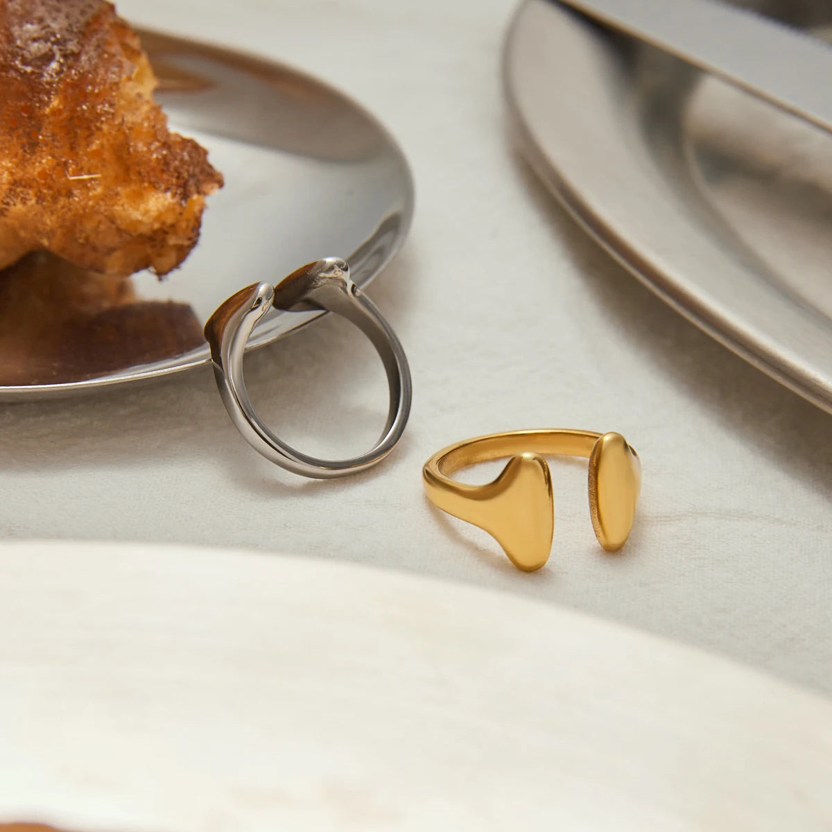 Kika Minimalist Stainless Steel Smooth Asymmetric Ring Oval