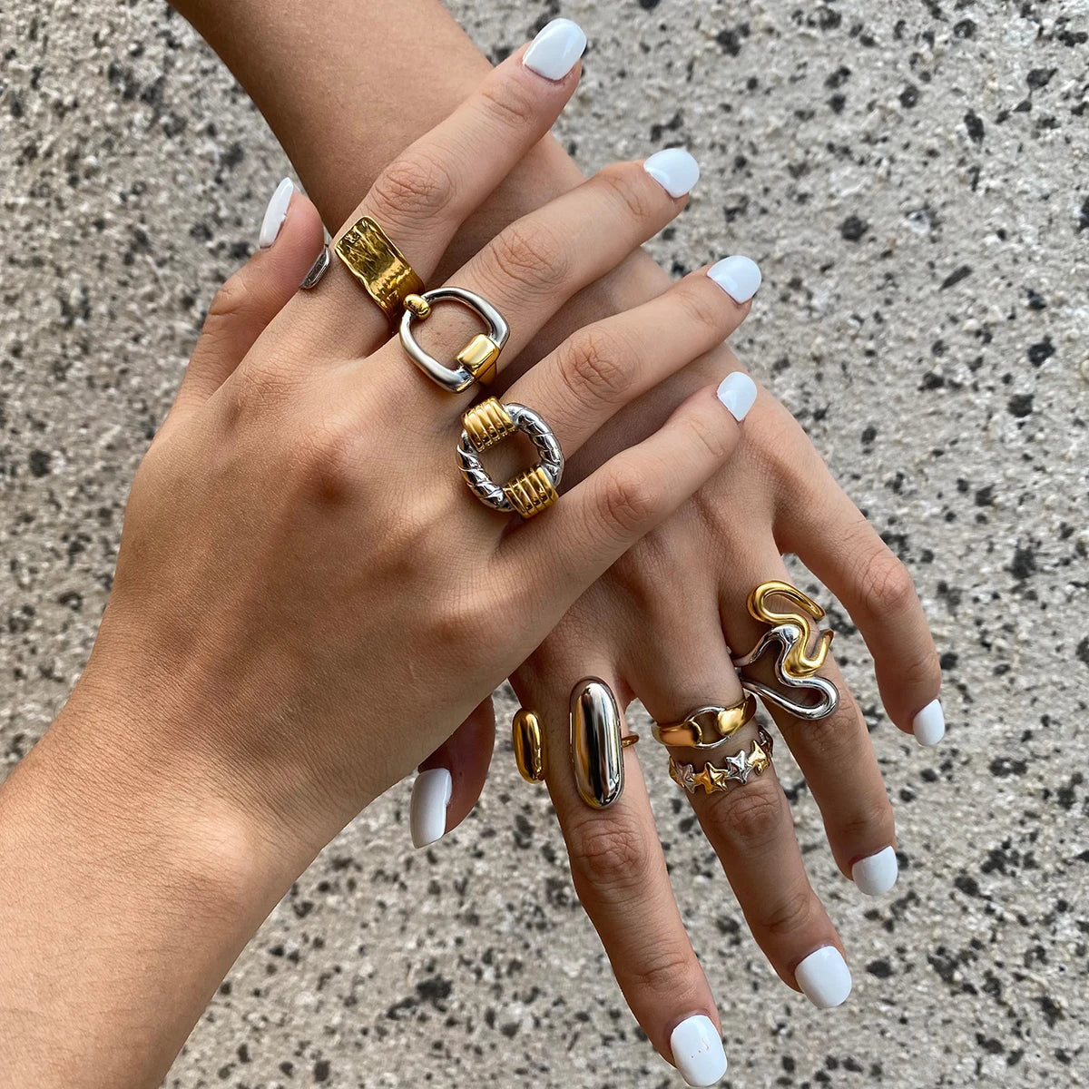 Kika Simple Classic Two tone Rib Fried Dough Twists Hollow out Ring