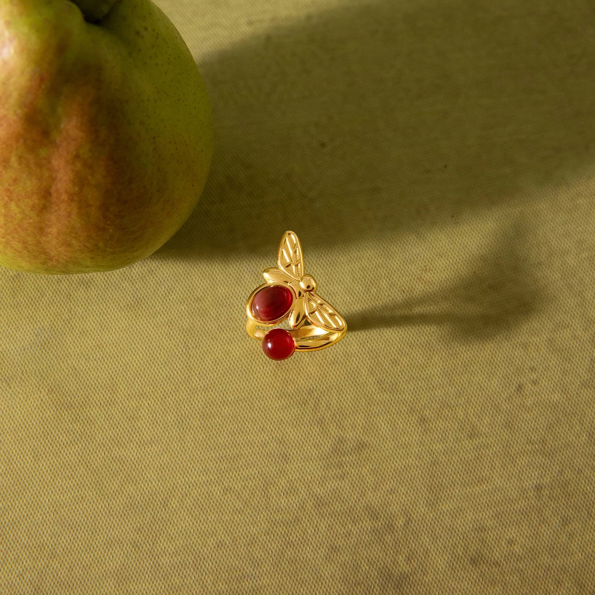 Red Agate Bee Ring Round Ring