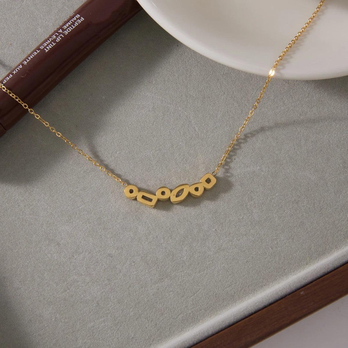 Kika Geometric Zircon Smile Shape Pendant Necklace