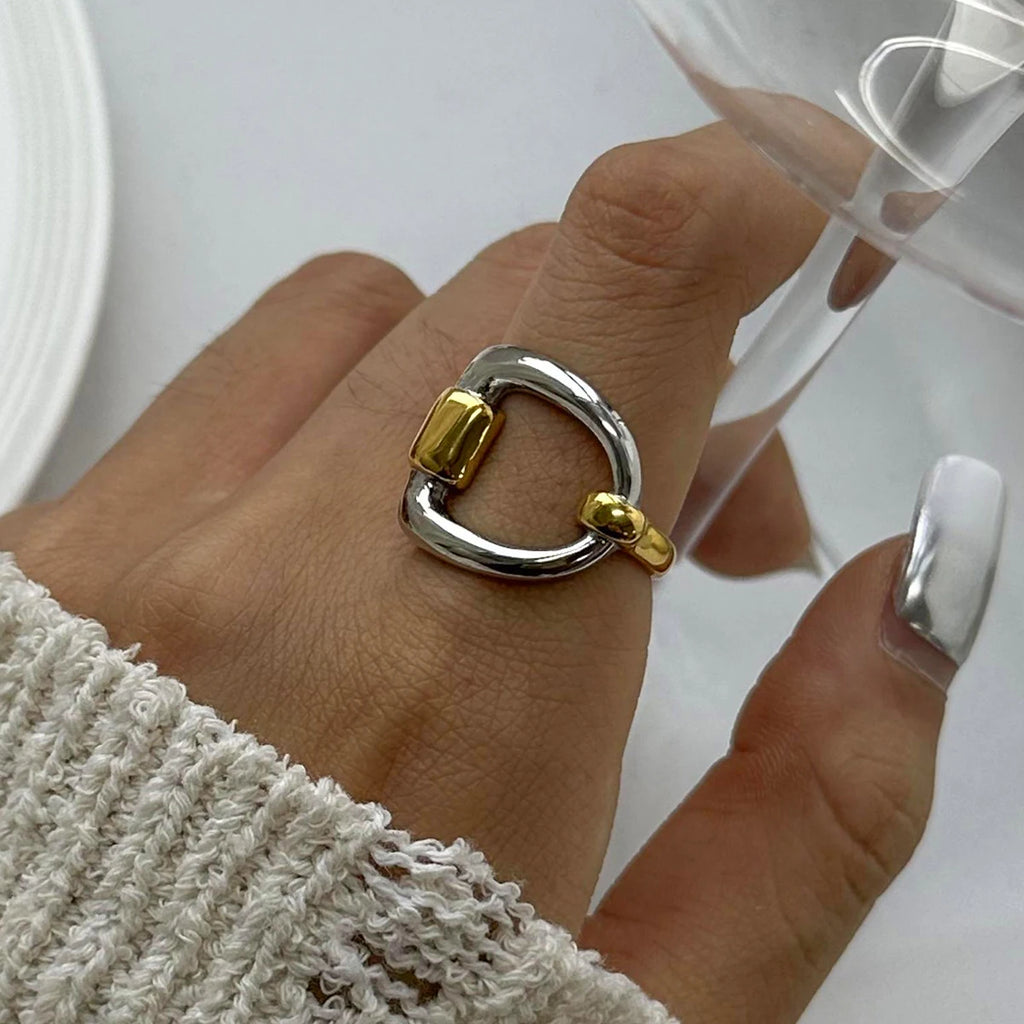 KIKA Minimalist Ring Classy Oval Knot Ring  Stainless steel 316L PVD Plated