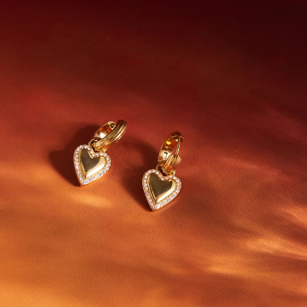 Delicate Heart-Shaped Pendant Earring With White Rhinestones