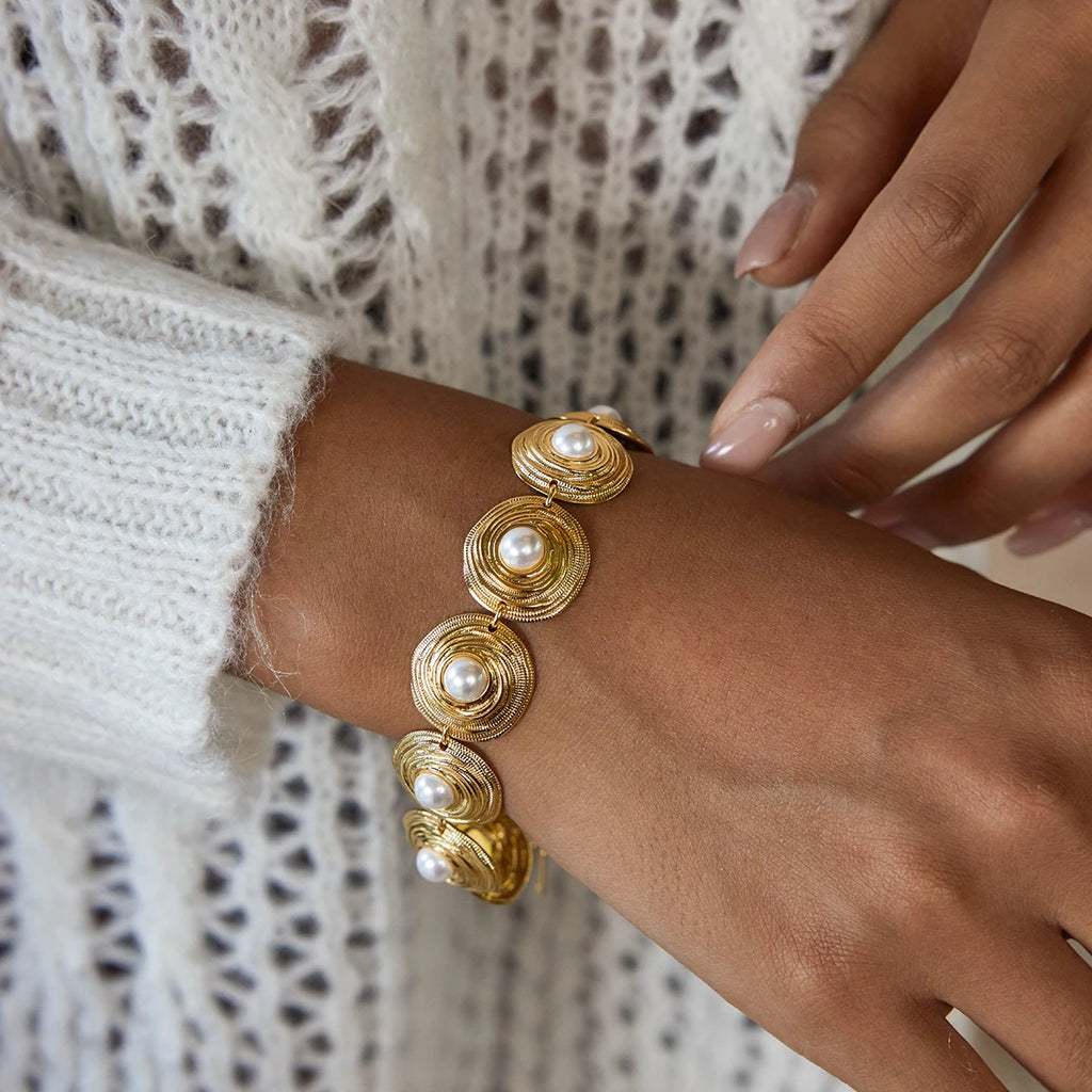 Kika Elegant Classic Minimalist 18K Gold Color Plated Inlay High Brightness Pearl Circular Bracelets