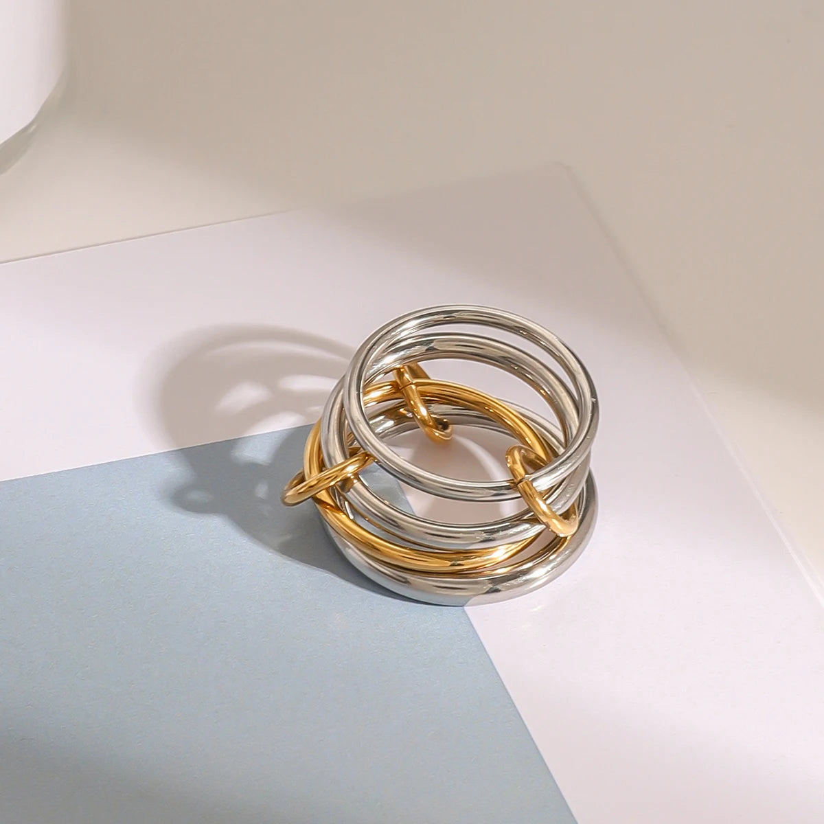 Linking rings interlocking
