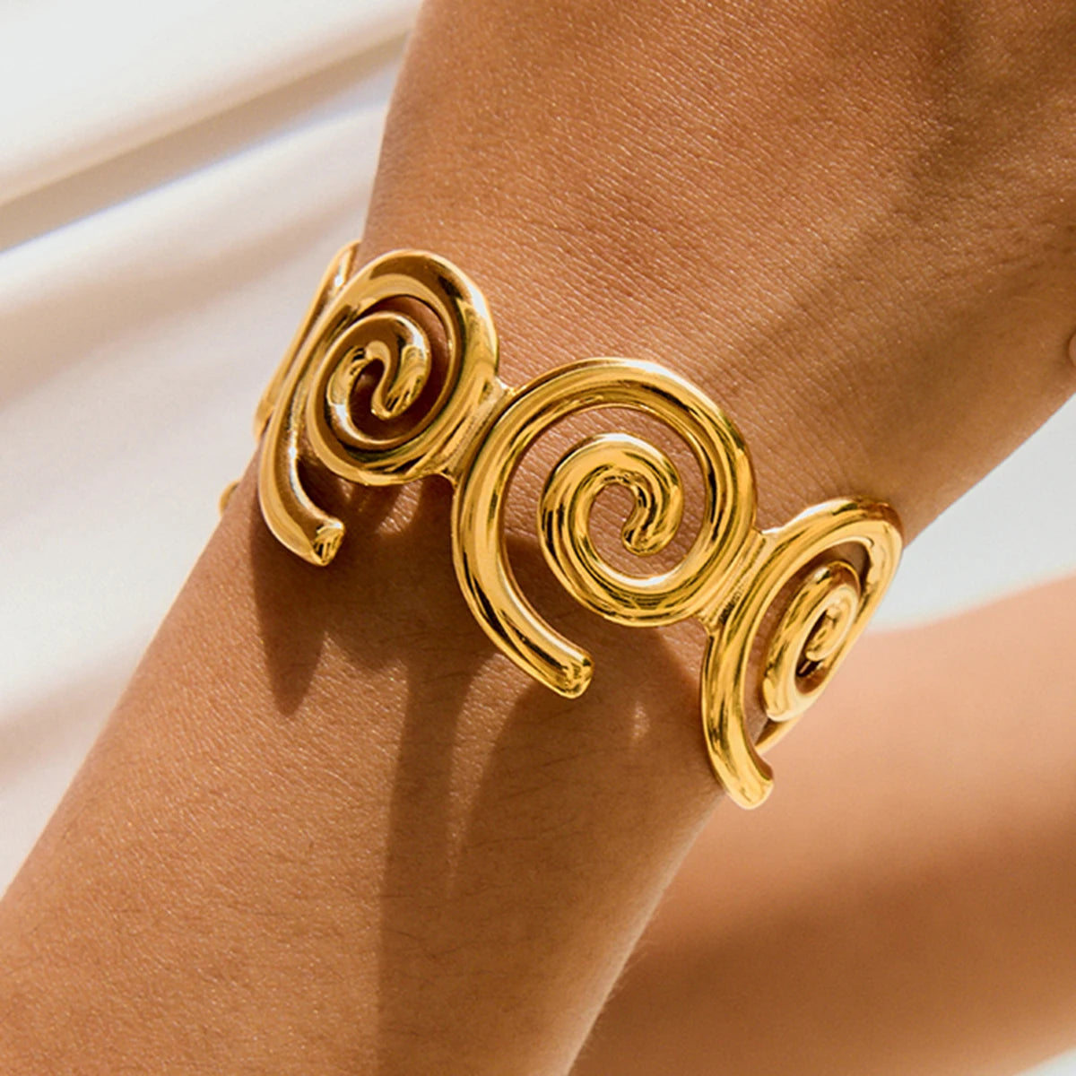 KIKA Minimalist 18K Gold Color Plated Stainless Steel Spiral Hollow Bracelet Conch Stackable Bracelet Women's Accessories Part