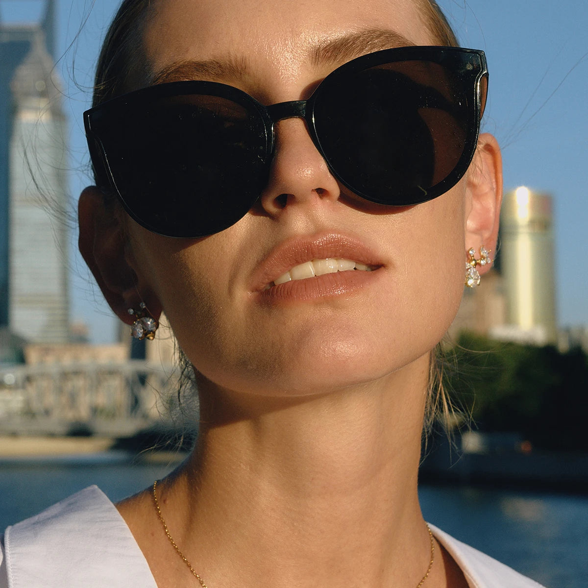 KIKA Classic Personality 18K Gold Color PVD  Plated Inlay White Zircon Bee Earrings Hypoallergenic Stainless Steel 316L